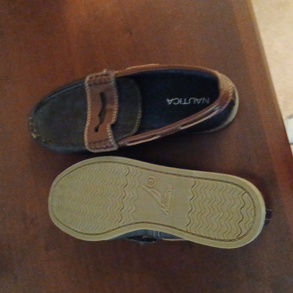 Nautica, brown, size 3 youth.